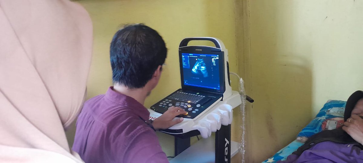 AlbertTito_'s tweet photo. Salah satunya ini, salah satu desa kami mampu mengimplementasikan pelayanan USG di Posyandu. Hal yang tidak mudah dlm melobby dan menumbuhkan urgency ttg kesehatan.
.
Ibu hamil yg dtg ke Posyandu mendapatkan pelayanan USG berkualitas oleh tenaga profesional (dokter) scr gratis! https://t.co/xhY6t9DGnw
