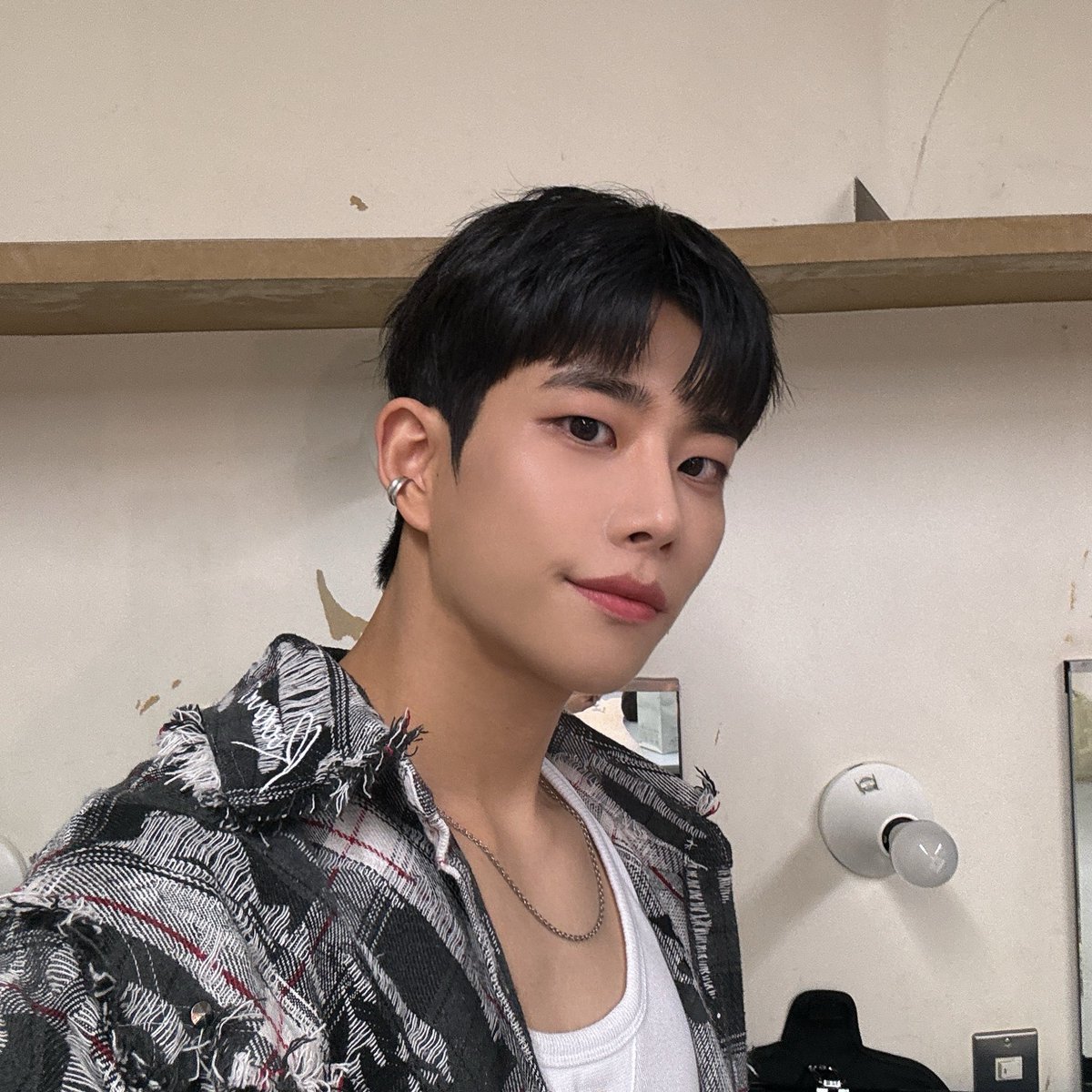 offclASTRO's tweet photo. 오늘은 월요일^^ 내일은 화요일ㅋㅋㅋㅋㅋ
글쓴이 엠긍정
#그러니까내말은힘내자구요 https://t.co/9oM01Adz1M