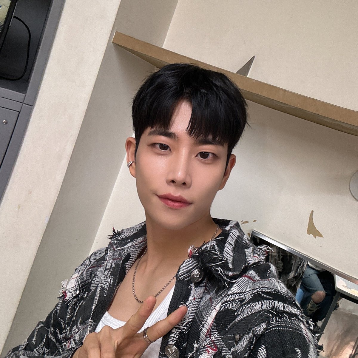 offclASTRO's tweet photo. 오늘은 월요일^^ 내일은 화요일ㅋㅋㅋㅋㅋ
글쓴이 엠긍정
#그러니까내말은힘내자구요 https://t.co/9oM01Adz1M