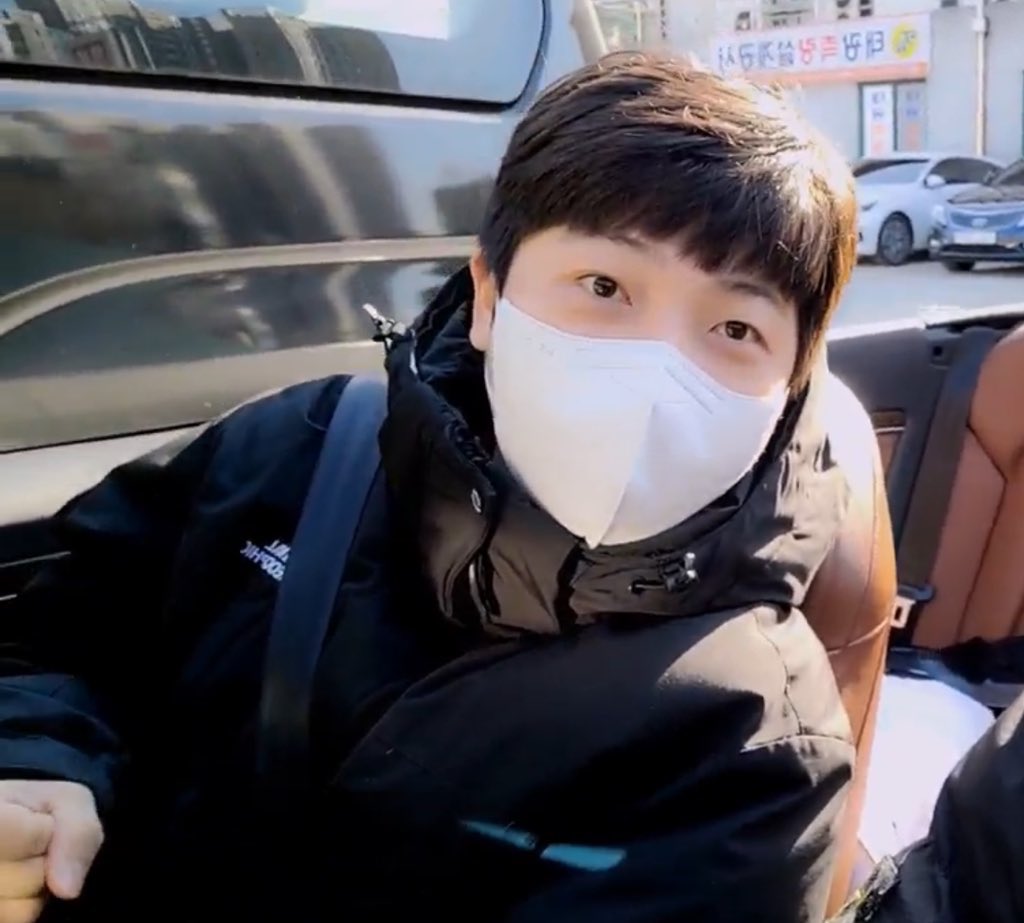 sssang111_'s tweet photo. 언제쯤
이사진이안귀여워보일까…….
볼때마다귀여워서ㅁㅊ겟슨…..ㅠㅠ 
꼬질상원강아지꼬순내날거같음;;;;;;;;;;;;;;; https://t.co/eVluS1vXM9