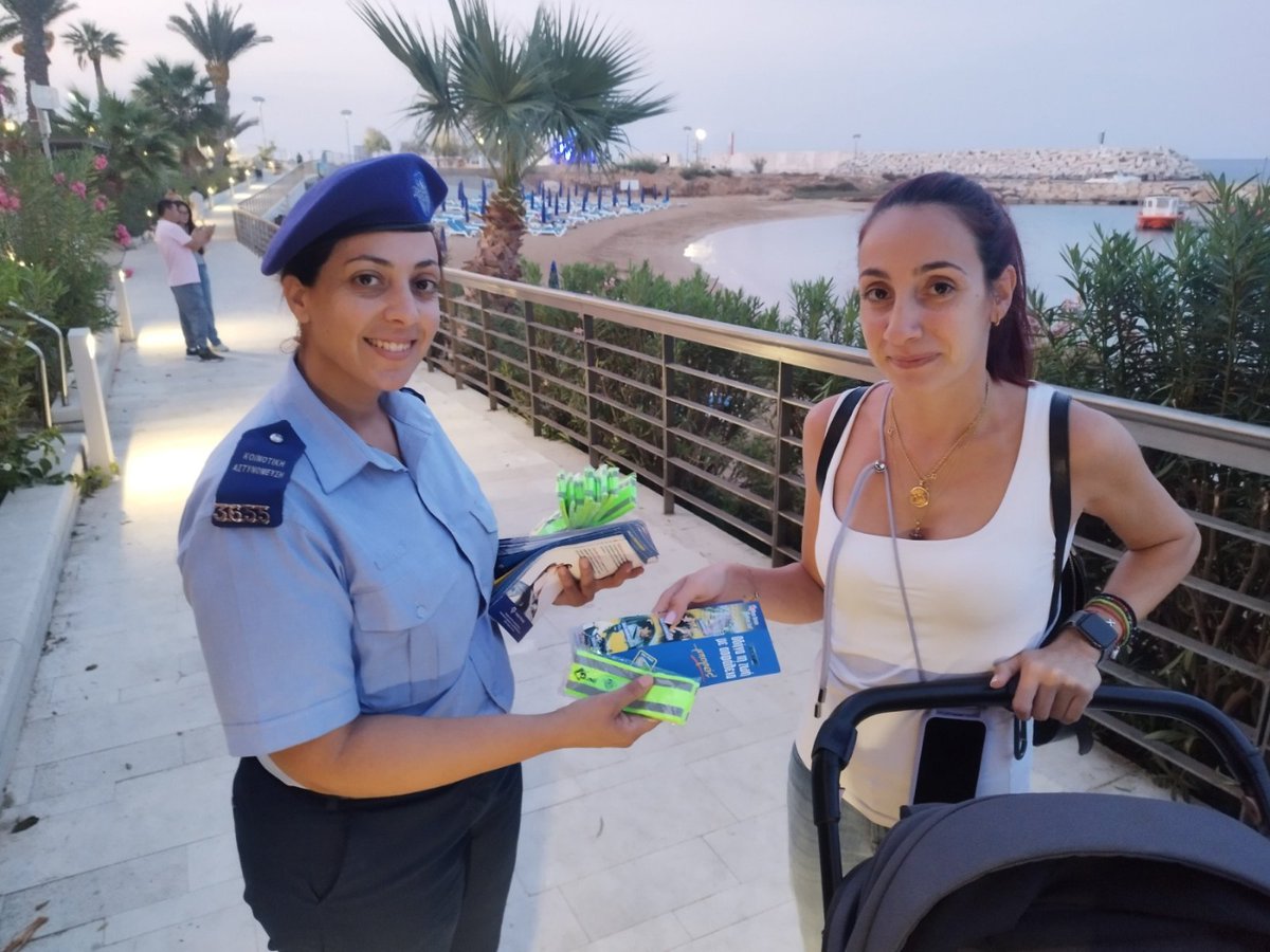 Cyprus_Police's tweet photo. Ευρωπαϊκή Εβδομάδα Κινητικότητας κ Πρόγραμμα #ROADPOL SAFETY DAYS 2024 - Μέλη της Κοινοτικής Αστ. Αμμοχώστου κ Οδικής Ασφάλειας, διένημαν διαφωτιστικό υλικό για πρόληψη οδικών συγκρούσεων, στο Moonwalk στον Πρωταρά κ στο φεστιβάλ πατάτας στο Ξυλοφάγου.
#roadpol_eu #zeromeanslife https://t.co/JTZKRTvWvl