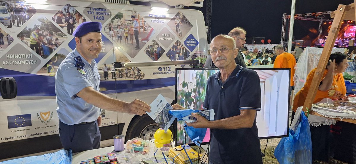 Cyprus_Police's tweet photo. Ευρωπαϊκή Εβδομάδα Κινητικότητας κ Πρόγραμμα #ROADPOL SAFETY DAYS 2024 - Μέλη της Κοινοτικής Αστ. Αμμοχώστου κ Οδικής Ασφάλειας, διένημαν διαφωτιστικό υλικό για πρόληψη οδικών συγκρούσεων, στο Moonwalk στον Πρωταρά κ στο φεστιβάλ πατάτας στο Ξυλοφάγου.
#roadpol_eu #zeromeanslife https://t.co/JTZKRTvWvl