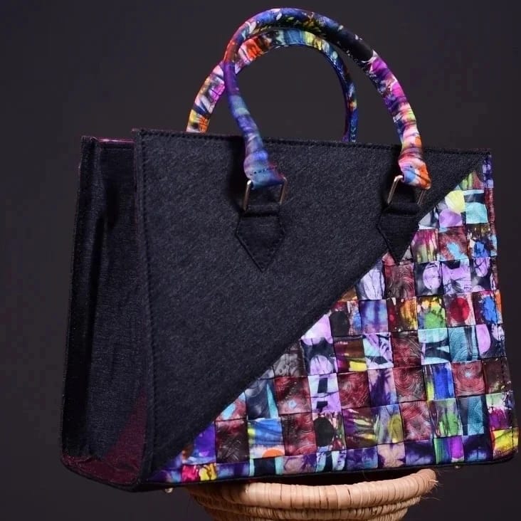 By__Ruby's tweet photo. Your workday should never lack organization and beauty. 
Shop from our work day designs and add style to your workday appearance. 
Frame 1: Ami ₦18,000
Frame 2: The tote bag ₦18,000
Frame 2: Laptop bag ₦18,000

Lagos, Ibadan

To order : Kindly send a DM https://t.co/KS3eJ4Khd8