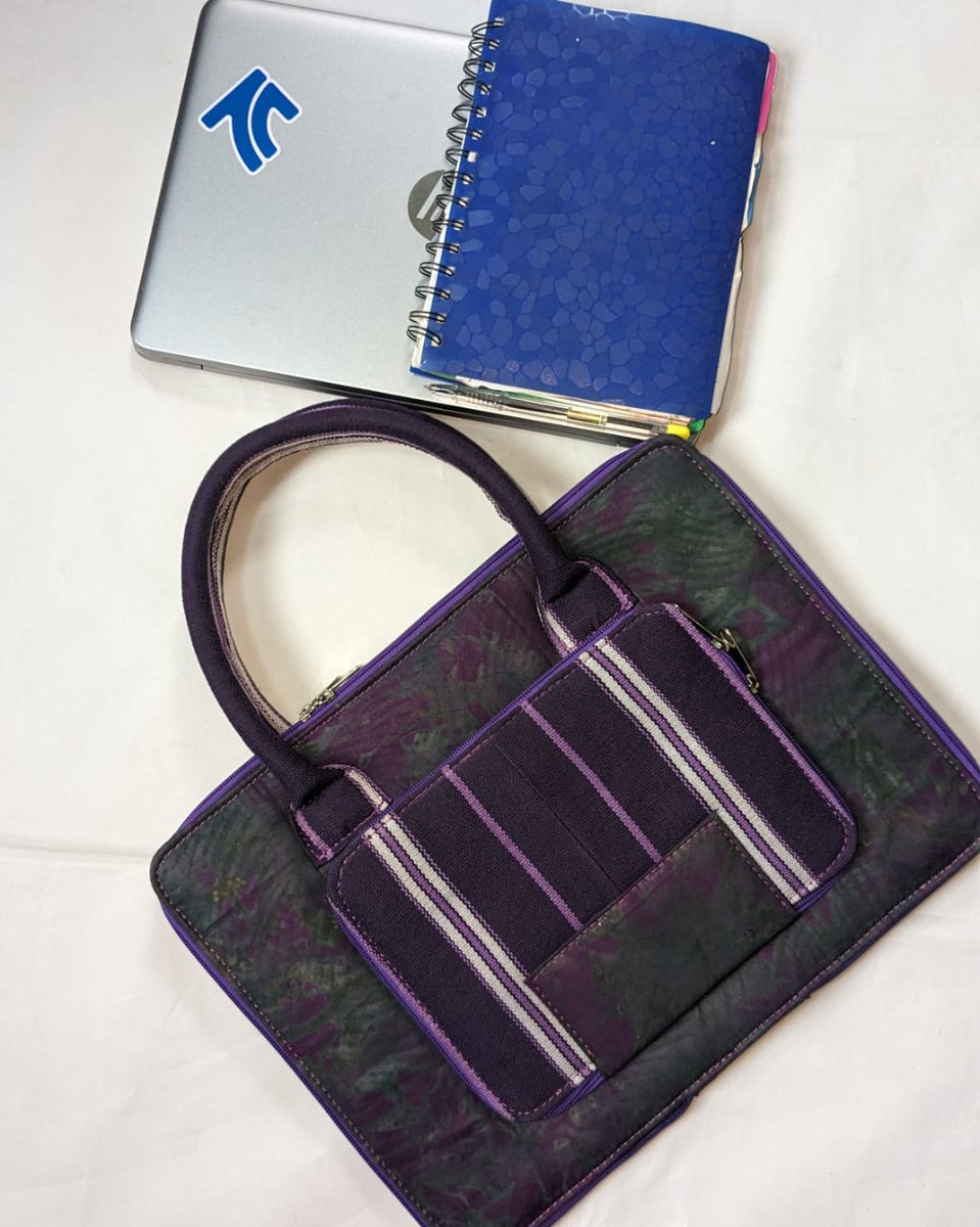 By__Ruby's tweet photo. Your workday should never lack organization and beauty. 
Shop from our work day designs and add style to your workday appearance. 
Frame 1: Ami ₦18,000
Frame 2: The tote bag ₦18,000
Frame 2: Laptop bag ₦18,000

Lagos, Ibadan

To order : Kindly send a DM https://t.co/KS3eJ4Khd8