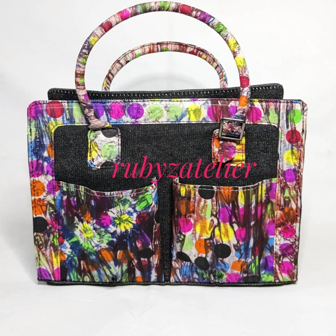 By__Ruby's tweet photo. Your workday should never lack organization and beauty. 
Shop from our work day designs and add style to your workday appearance. 
Frame 1: Ami ₦18,000
Frame 2: The tote bag ₦18,000
Frame 2: Laptop bag ₦18,000

Lagos, Ibadan

To order : Kindly send a DM https://t.co/KS3eJ4Khd8