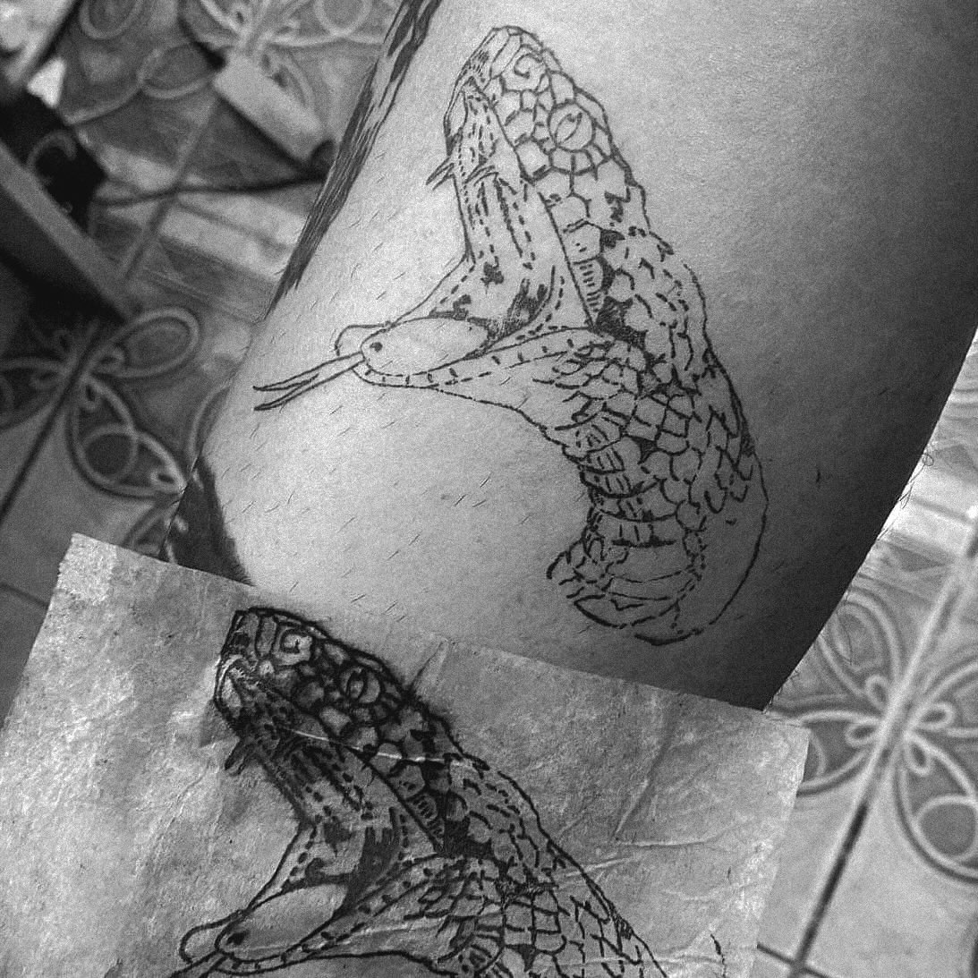 🐍
@13_ixk 

#ช่างสักสุพรรณบุรี #tattoo #ช่างสัก #สักลาย #tattooblackwork #tattooblackandgrey #blackwork #สักลายขาวดำ #tattooart #ครีเอเตอร์มือใหม่