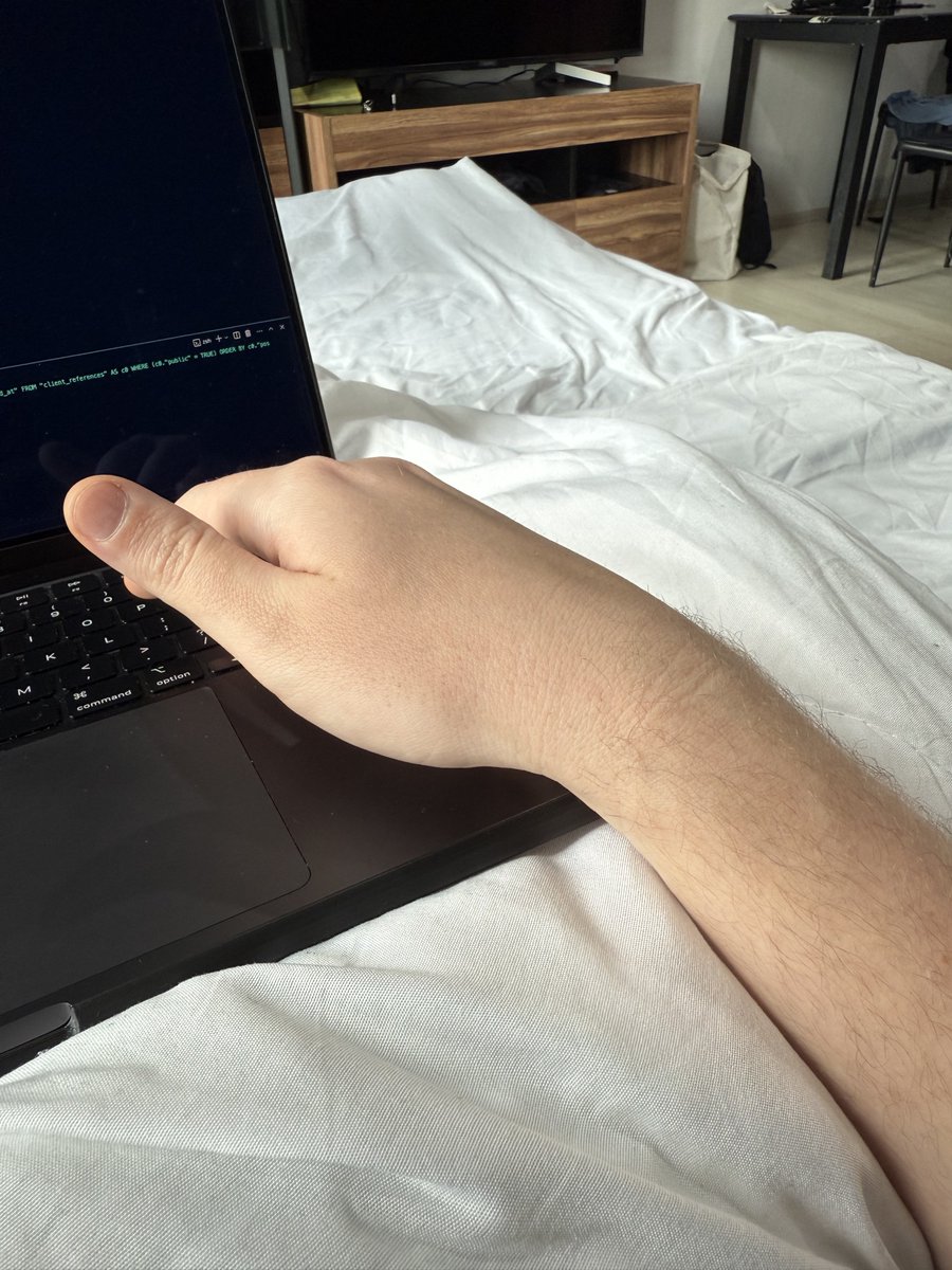 I always got kind of scratches when using my laptop on couch or in bed.

Edges are just too sharp. I found now a soft edge solution made of TPU.

So nice. Just let’s see how long it lasts.