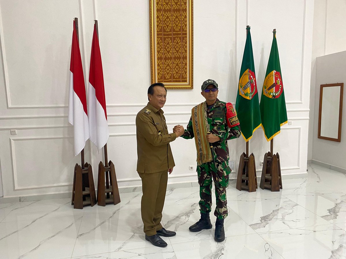 SquadGaruda741's tweet photo. DANSATGAS YONIF 741/GN MELAKSANAKAN SILAHTURAHMI
DENGAN PEMERINTAH DAERAH SETEMPAT
DISIPLIN - TANGGUNG JAWAB - SETIA KAWAN
#puspentni
#yonif741
#korem163
#korem161
#kodamixudayana
#tni_angkatan_ darat
#tniprima https://t.co/KoYiRpPscJ