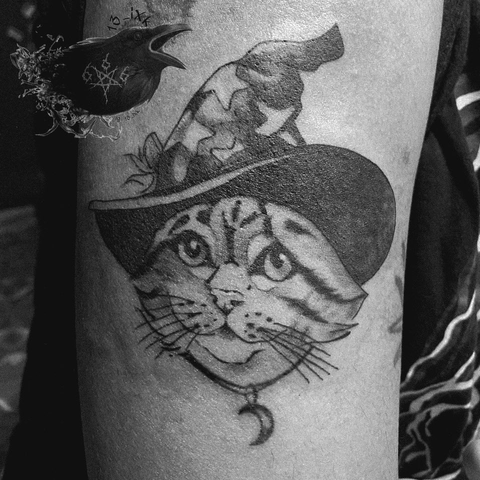 😸🧙🏻

@13_ixk 

#ช่างสักสุพรรณบุรี #tattoo #ช่างสัก #สักลาย #tattooblackwork #tattooblackandgrey #blackwork #สักลายขาวดำ #tattooart #ครีเอเตอร์มือใหม่