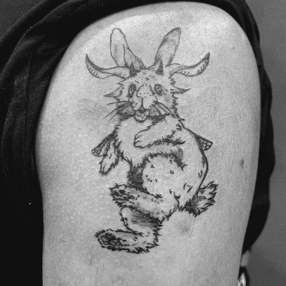 🐇

@13_ixk 

#ช่างสักสุพรรณบุรี #tattoo #ช่างสัก #สักลาย #tattooblackwork #tattooblackandgrey #blackwork #สักลายขาวดำ #tattooart #ครีเอเตอร์มือใหม่