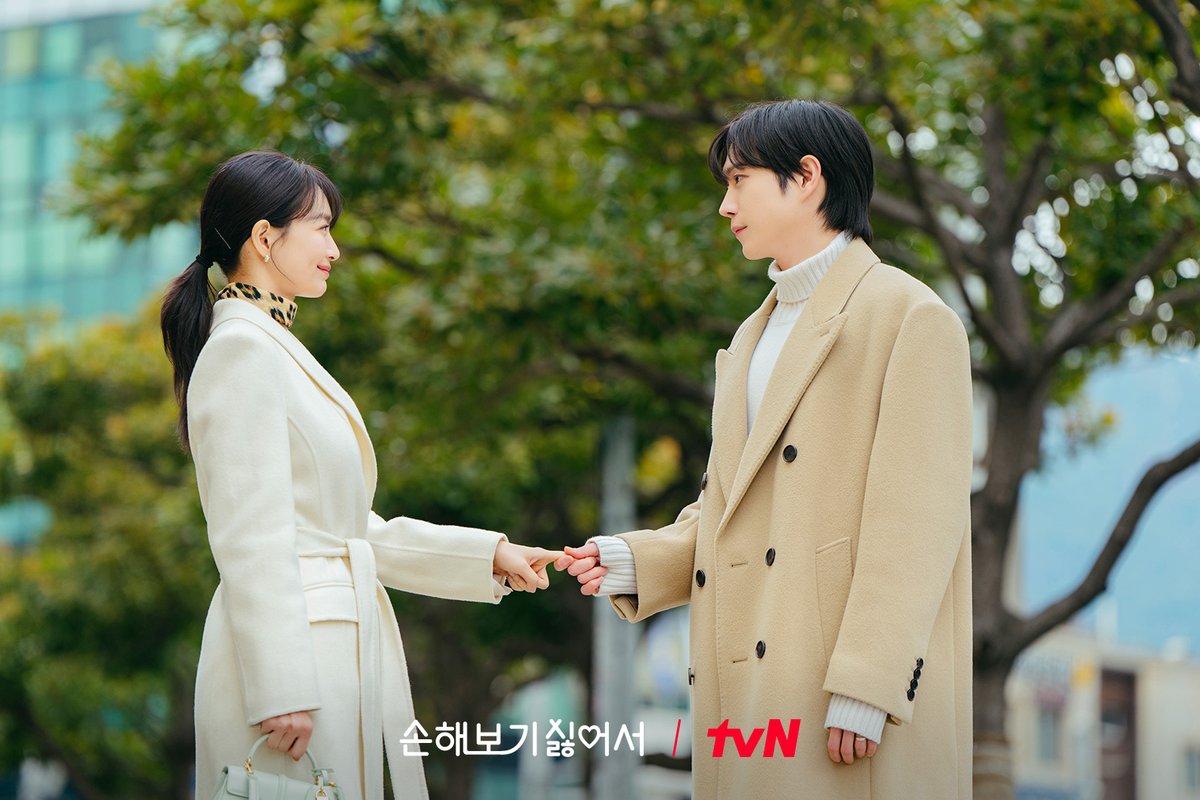 CJnDrama's tweet photo. 달디달고달디단 데이트 현장 (´•᎑•`)♡
그리고 생각에 잠긴 지욱..? 

[월화] 저녁 8:40 | tvN X TVING
#손해보기싫어서 #NoGainNoLove
#tvN_TVING_오리지널_드라마 https://t.co/4zsxcSGxnT