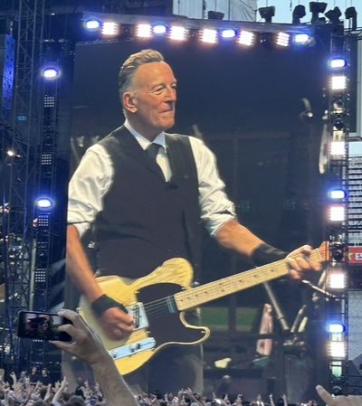 perecardonag's tweet image. Feliz 75 aniversario, Jefe. ¡Y que cumplas muchos más!

#brucespringsteen #bruce75 #springsteenfans #theboss #thunderroad #bortorun #thepromisedland

youtu.be/UDIDawmeeI0?si…