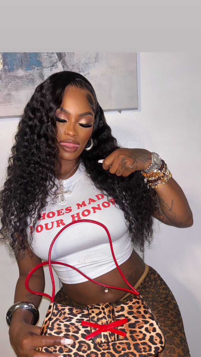 itsFiyaaaa's tweet photo. Hoes Mad Your Honor 🙃 https://t.co/zPdMLOcBB9