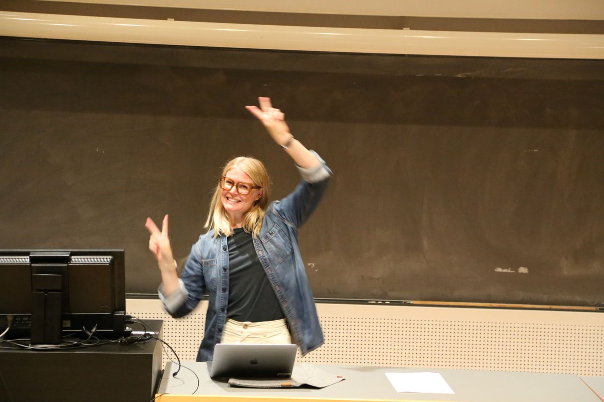 RUC (@roskildeuni) on Twitter photo Mød en af landets dygtigste undervisere - RUC-lektor i socialpsykolog Sofie Pedersen. Modtager Undervisningsprisen 2024 - tillykke Sofie!🏆Prisen uddeles en gang om året af <a href="/UFM_MIN/">Uddannelses- og Forskningsministeriet</a>. <a href="/ChristinaEgelun/">Christina Egelund</a> og Dronning Mary overrækker prisen i Operaen senere i dag #uddpol Mød en af landets dygtigste undervisere - RUC-lektor i socialpsykolog Sofie Pedersen. Modtager Undervisningsprisen 2024 - tillykke Sofie!🏆Prisen uddeles en gang om året af <a href="/UFM_MIN/">Uddannelses- og Forskningsministeriet</a>. <a href="/ChristinaEgelun/">Christina Egelund</a> og Dronning Mary overrækker prisen i Operaen senere i dag #uddpol