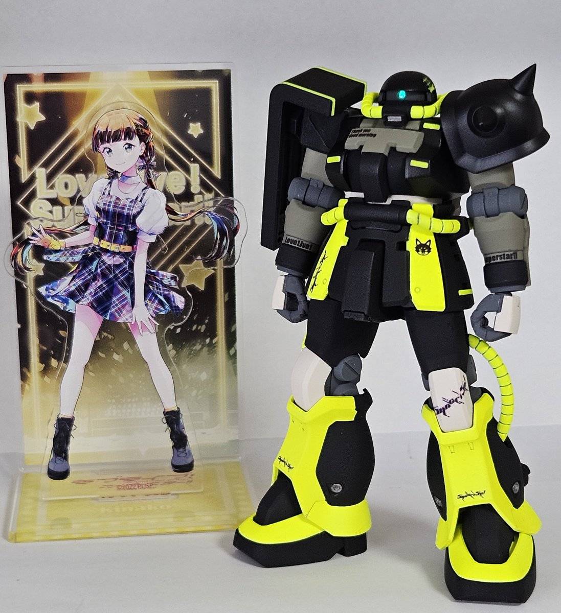 ichik_ing_LL's tweet image. Liella!ユニットライブ&amp;amp;ファンミ最終章時に作った5yncri5e!専用ザクII（桜小路きな子機）を、自作デカールを使って仕上げました！これにて完成…！
モチーフ衣装に入っているロゴをイメージしつつ、アレンジして遊んでいます。
#ガンプラ
#Liella　#5yncri5e
#ありがと今日も