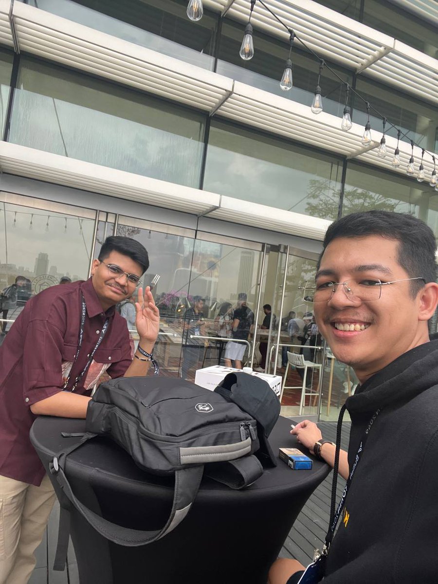 kaveguild's tweet photo. [2/2] From insightful discussions to unforgettable moments, this event truly broadened our horizons! 🚀

#Token2049 #KaveGuild #Web3 #Blockchain #Networking #Collaboration #AIRevolution https://t.co/iWAVyfqDQ8