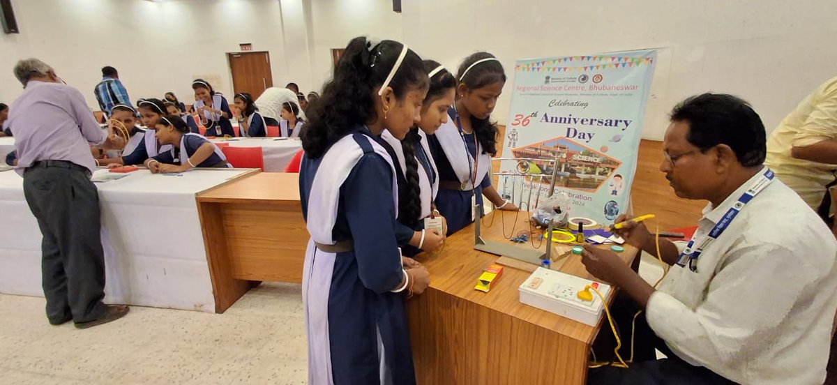 ncsmgoi's tweet photo. A #Workshop on Making #ScienceKits, was organised by @RSCBhubaneswar, a unit of @ncsmgoi, @MinOfCultureGoI, as a part of its 36th Anniversary celebrations, from September 17-23, 2024. https://t.co/rLKvylFMM8