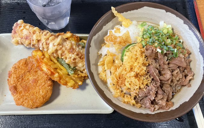 うどん県に来たと言う証のためにいただきました、肉ぶっかけうどん。ゆゆゆフアン的にもね。 