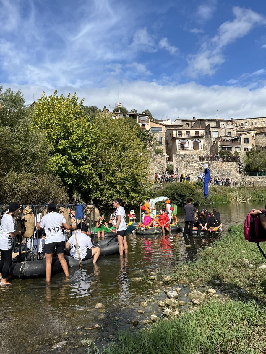 lluisguino's tweet photo. La #RemigiusFluvii ja ha arribat a la 37ena edició. Un clàssic de la #FMBesalú #SantPrim. Enhorabona a tots els participants i als que fan possible any rere any aquesta festa única! @Aj_Besalu https://t.co/WxxrOXZ3Nw