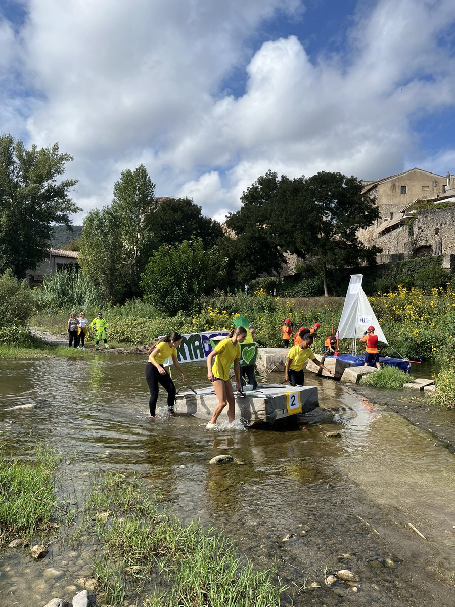 lluisguino's tweet photo. La #RemigiusFluvii ja ha arribat a la 37ena edició. Un clàssic de la #FMBesalú #SantPrim. Enhorabona a tots els participants i als que fan possible any rere any aquesta festa única! @Aj_Besalu https://t.co/WxxrOXZ3Nw