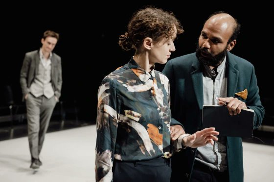 Coup de théâtre ! (@coup2theatre) on Twitter photo Flamboyante adaptation des "Illusions perdues" par Pauline Bayle. Mise en scène époustouflante, interprétation électrisante, sans jamais occulter la puissance des mots de Balzac. Du très grand art au <a href="/Th_Atelier/">Théâtre de L'Atelier</a> La chronique de <a href="/veronique_tran/">Véronique Tran</a> coup2theatre.com/2024/09/22/ill… Flamboyante adaptation des "Illusions perdues" par Pauline Bayle. Mise en scène époustouflante, interprétation électrisante, sans jamais occulter la puissance des mots de Balzac. Du très grand art au <a href="/Th_Atelier/">Théâtre de L'Atelier</a> La chronique de <a href="/veronique_tran/">Véronique Tran</a> coup2theatre.com/2024/09/22/ill…