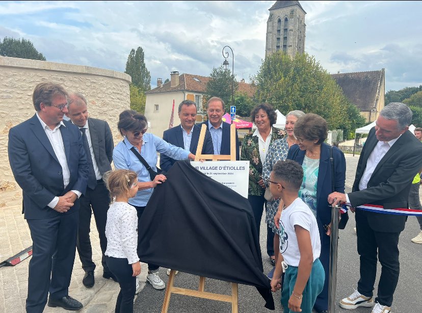 Très heureux d’avoir pu être aux côtés de ma collègue Amalia, maire #Etiolles pour l’inauguration de la place du village, refaite avec le soutien de <a href="/grandparissud/">Grand Paris Sud</a>