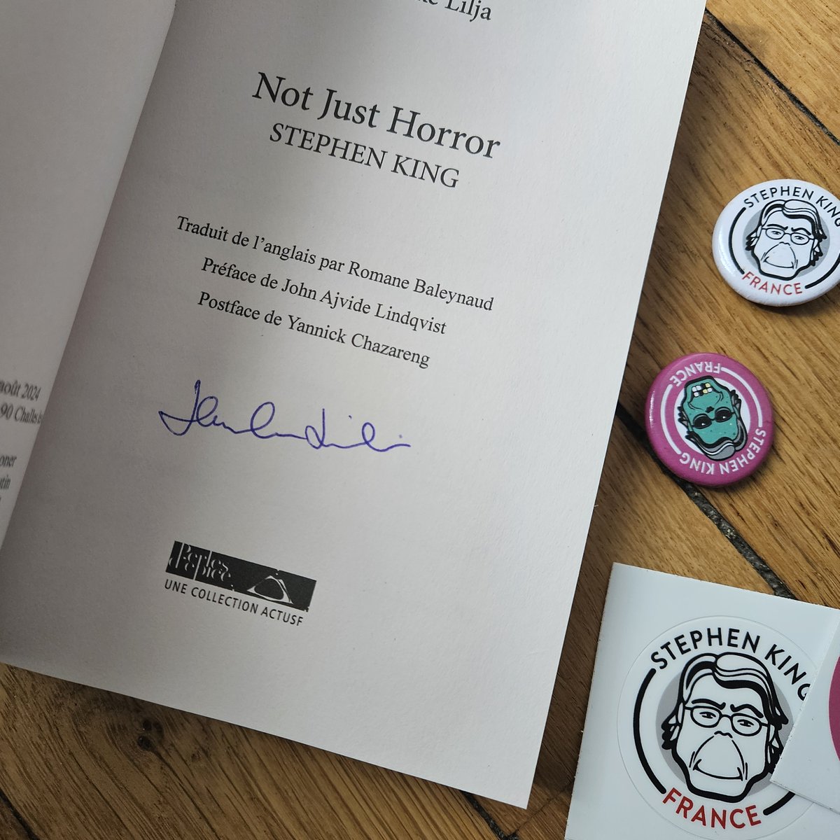 #Concours 🎁
Suivez <a href="/StephenKingFr/">Stephen King France | Emilie</a> &amp; <a href="/Editions_ActuSF/">Editions ActuSF</a> + RT ce tweet pour tenter de gagner l'essai "#StephenKing : not just horror" de <a href="/LiljasLibrary/">Lilja</a>, dédicacé par Lilja ! ✨😍

Infos &amp; règlement 👉 sking.fr/ConcoursNotJus…