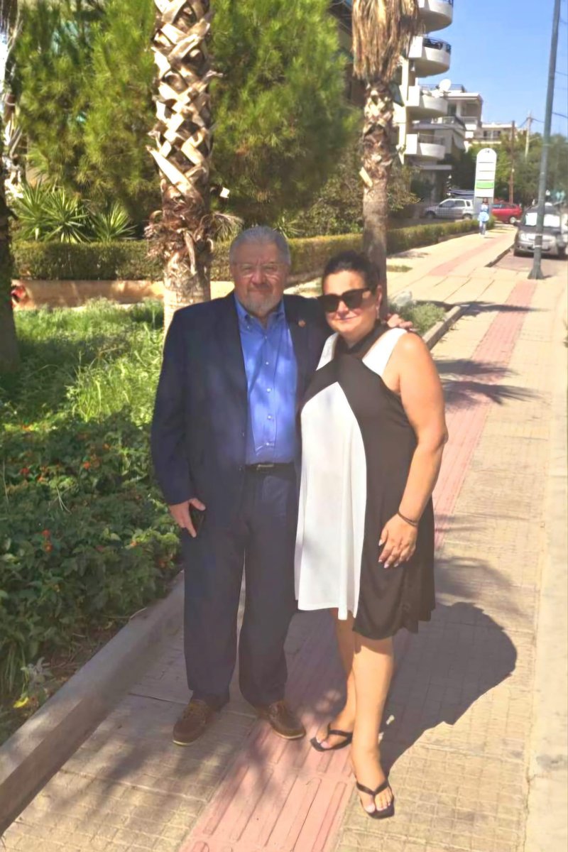 Με την καλή μου φίλη Eleni Vidalis. Πανάξια Πρόεδρο της Ομοσπονδίας Σωματείων Βοστώνης και με τεράστια προσφορά στον Ελληνισμό των ΗΠΑ.