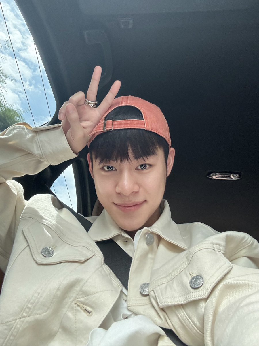 Marckrisk's tweet photo. พึ่งสอบเสร็จ เจอกันใน live นะคับ💚
#MARCKRIS #BUSbecauseofyouishine https://t.co/4DSU9bRH1b