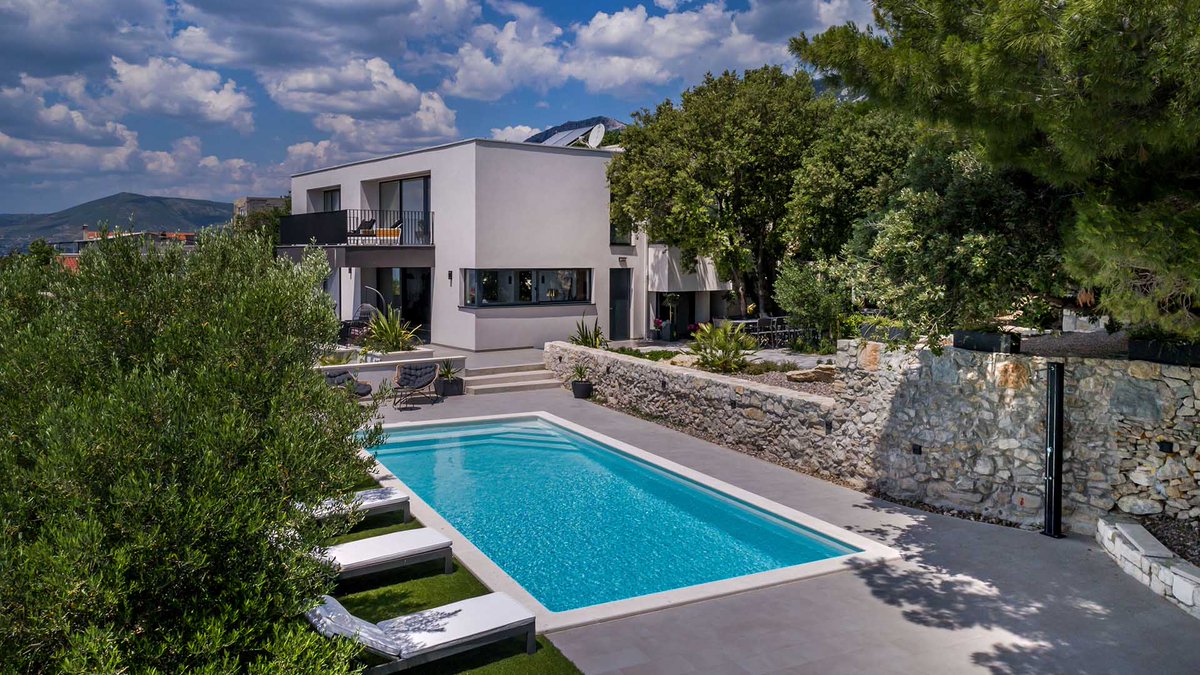 Escapiancom's tweet photo. Dreaming of luxury? 🌅 Lavish Vista Villa Mare in Kaštel Kambelovac is your perfect getaway! Dive into unparalleled comfort and breathtaking views. 🌟🏡✨ Explore paradise today 🌴❤️ #LuxuryLiving #VacationGoals #TravelDreams

🔗 https://t.co/EIzuuYqprg https://t.co/jHSP57qm8z