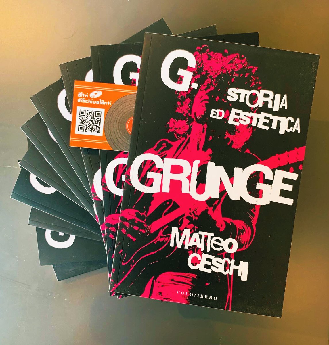 altridischi's tweet photo. Ci vediamo alle 18 in negozio! Presentazione del libro “G. Storia ed estetica Grunge” in compagnia di Matteo Ceschi!

A dopo! 

@VololiberoEdiz 
@Dischivolanti https://t.co/cdibP9gXhN