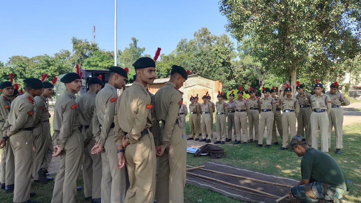 NCCDteJKL's tweet photo. 34 Boy & Girl Cadets are attending #MilitaryHospitalAttachment Camp with #166MH. This provides cadets with valuable exposure to military healthcare, enhancing their knowledge, discipline& preparing them to be a helping hand in times of calamities.@NorthernComd_IA @ddnews_jammu https://t.co/YyTxGwdvEJ