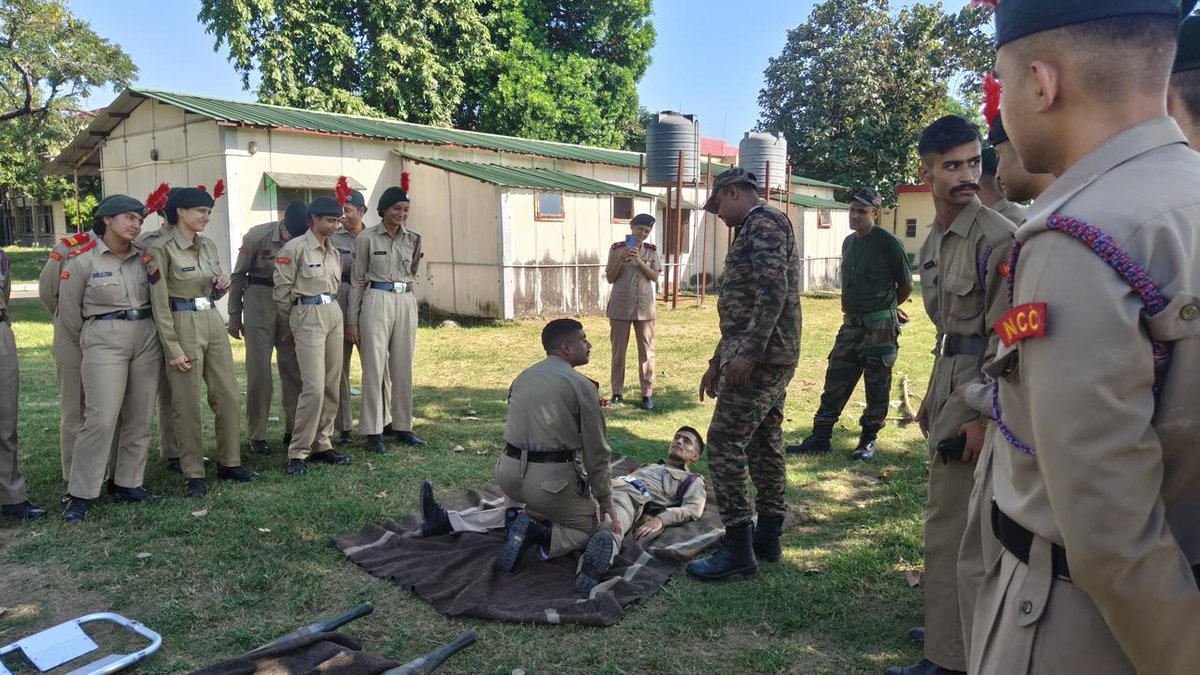 NCCDteJKL's tweet photo. 34 Boy & Girl Cadets are attending #MilitaryHospitalAttachment Camp with #166MH. This provides cadets with valuable exposure to military healthcare, enhancing their knowledge, discipline& preparing them to be a helping hand in times of calamities.@NorthernComd_IA @ddnews_jammu https://t.co/YyTxGwdvEJ