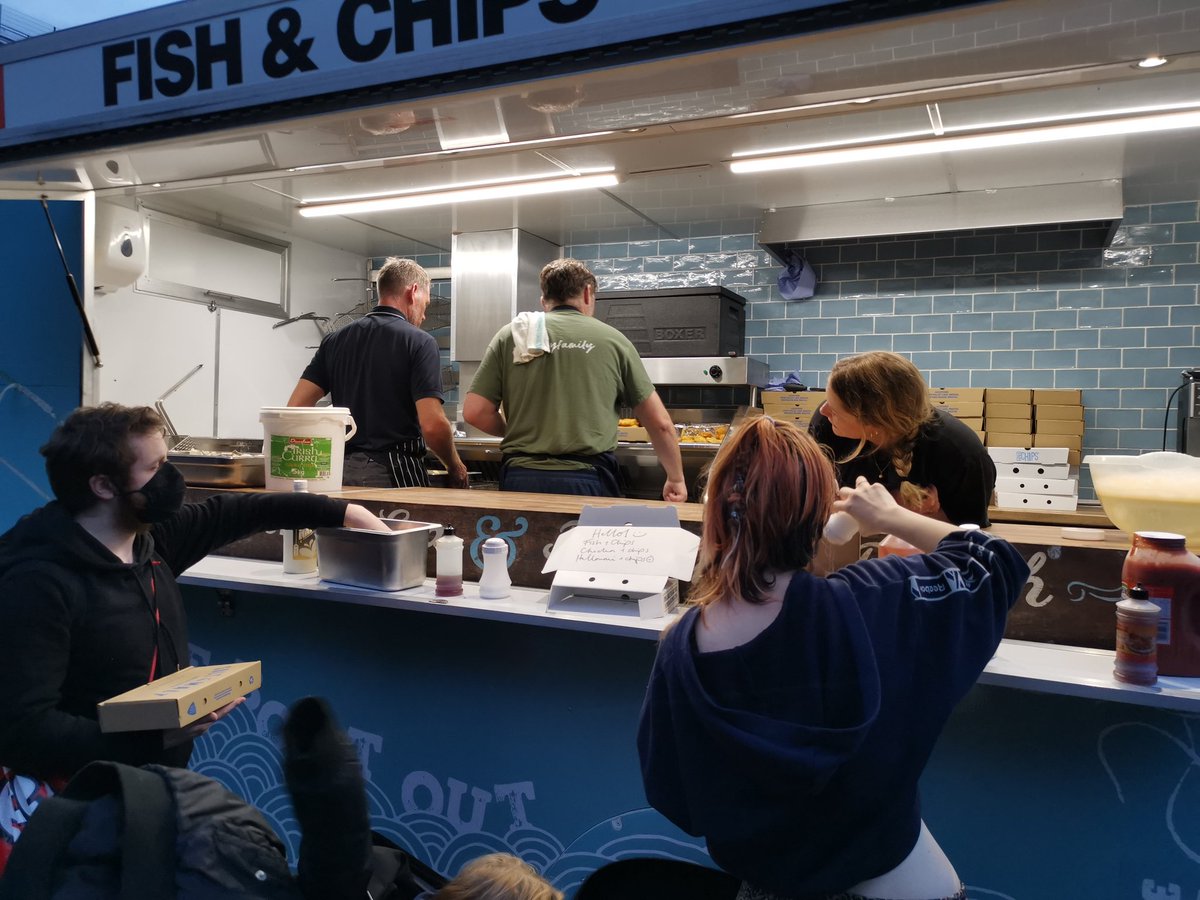 fth_BRISTOL's tweet photo. Feeding comfort food to 130+ homeless last night, all food donated by Josh Eggleton, with Chris's Food Truck cooking up a storm!! https://t.co/JeOehr15ss