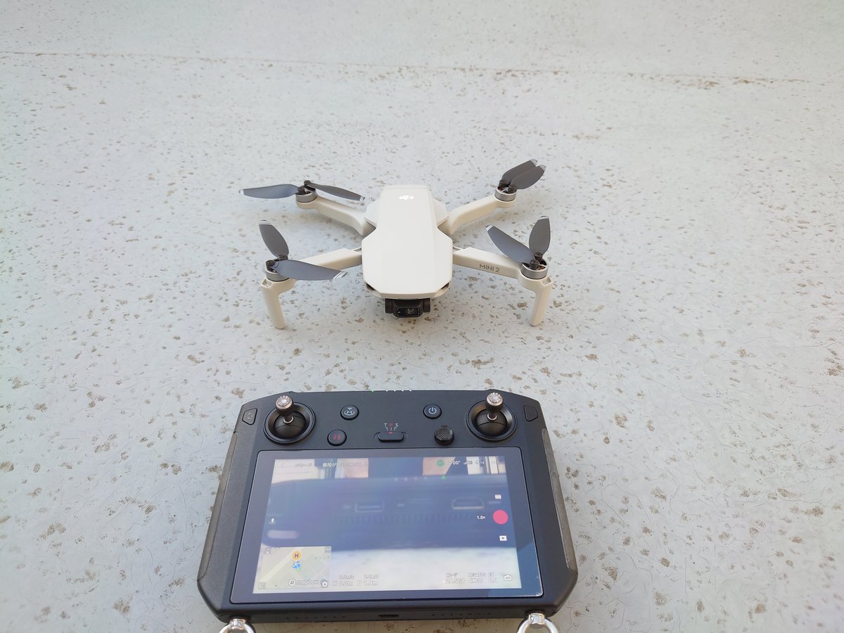 masanii_drone's tweet photo. 明日の空撮機を整備・点検中❗️
明日は建物の外観と屋内の撮影あり、
DJI Mavic 3 Cine と Mini 2 の出番です。
ブチ贅沢な Mini2+スマート送信機の組合せ✌
#矢沢永吉, #永ちゃん, #ドローン, #空撮映像, #ロードバイク, #写真好き, #M3C, #Mini2 https://t.co/BYFK2SWxga