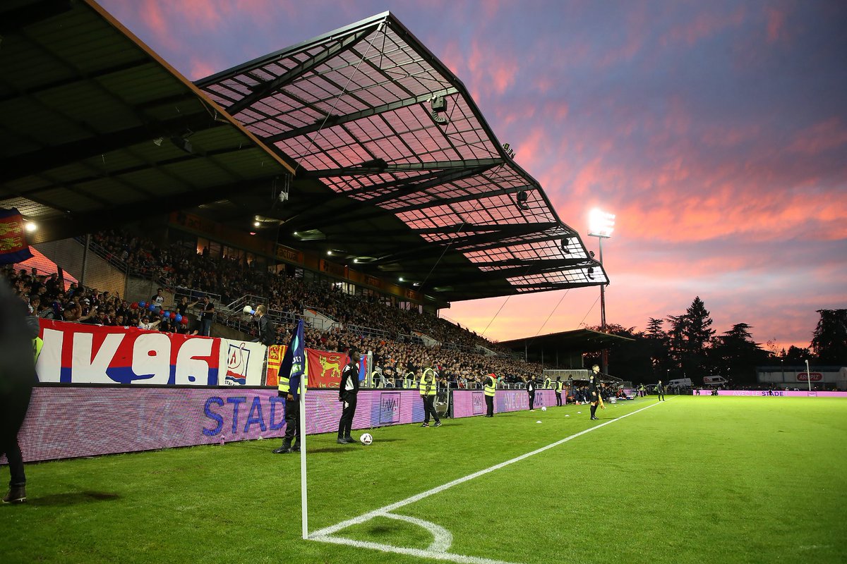 🟠⚫️ Comme promis, 2 places à gagner pour le match Laval - Pau de vendredi soir. Tirage au sort mercredi soir pour un seul vainqueur (place à venir chercher en boutique).

👉🏼 Une seule condition RT et être abonné à <a href="/Oxygene_Radio/">Oxygène Radio</a> !