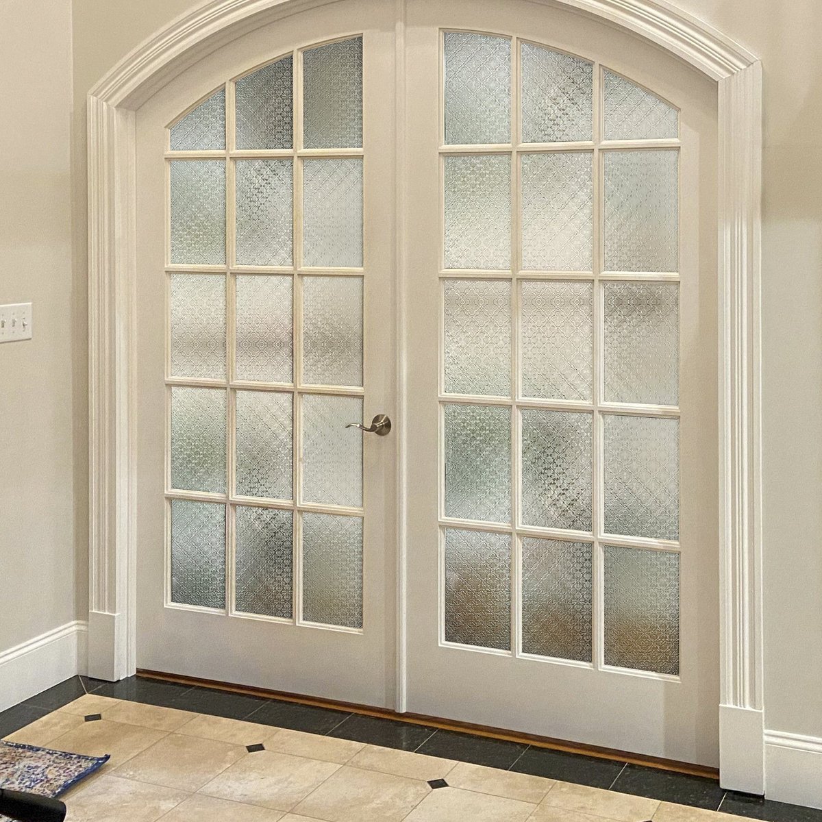 Fancyfix16015's tweet image. The delicate floral patterns evoke a sense of nostalgia, bringing the beauty and grace of classic Chinese art into your modern living space..#Fancyfix #HomeInspiration #InteriorDesign #DIYHome  #windowfilm
check the link: fancyfix.shop/products/vinta…