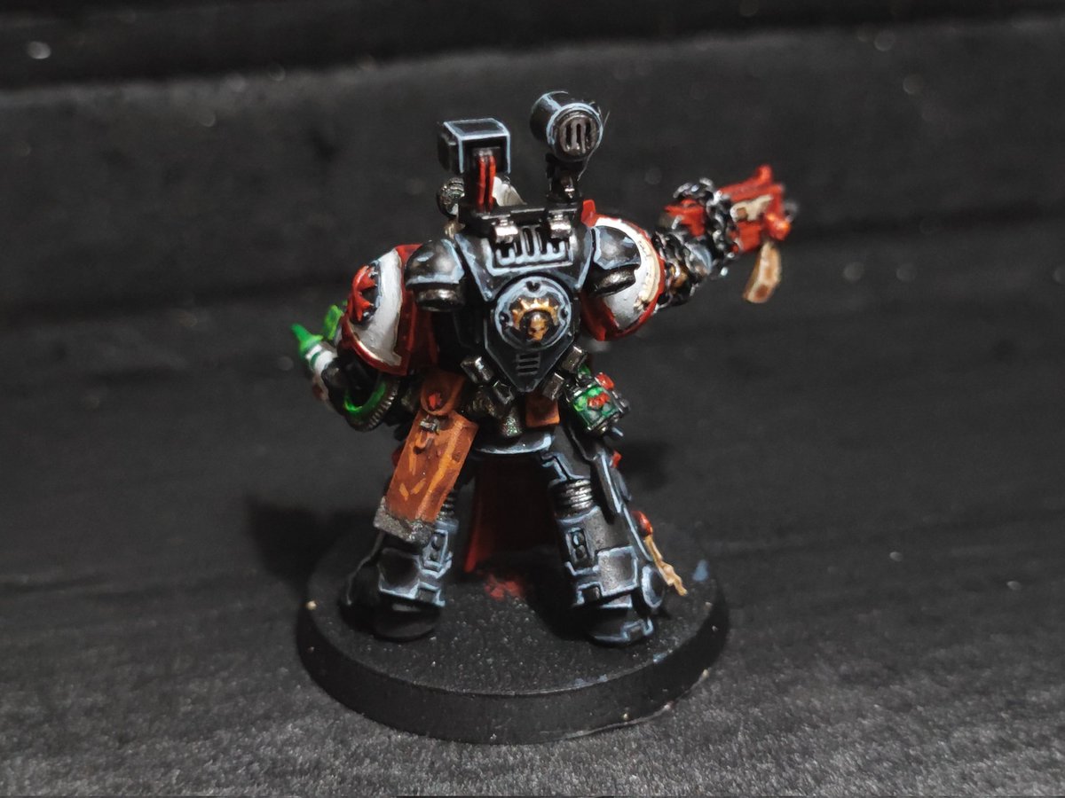 Flirpado's tweet photo. @40ktrasfondo @Senyormiaurles Lo pinte hace un par de años, conversión de apotecario primaris de los Templarios Negros https://t.co/WxzWdxWVhO