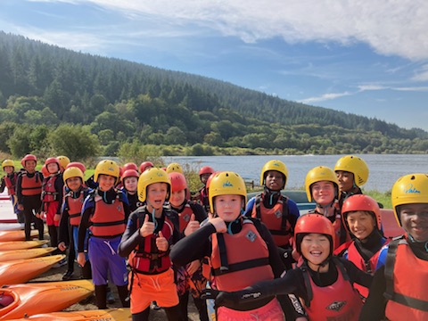 TrinityCroydon's tweet photo. Another exciting day at the Boetius Centre in Wales last week! Students took on a range of activities on the lake, including kayaking, stand-up paddleboarding, raft building, and canoeing. Despite the windy conditions, everyone had a fantastic time. #TrinityTrips #BoetiusCentre https://t.co/RdI3Z2l5dx