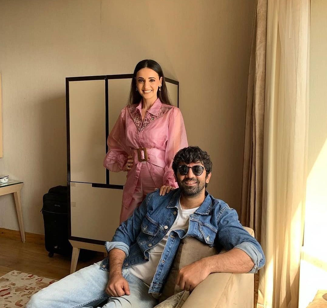 ganigameena's tweet photo. I think September month is Vry Lucky month for us 🫰❤️ 3 years back we got this pic with caption 💃🫰
The Adventures of TinTin & Shady Guy 🧿🙊
#BarunSobti #SanayaIrani #BarunSanaya #SaRun #IPPKND #TinTin #Arshi https://t.co/ja9ZahOf46