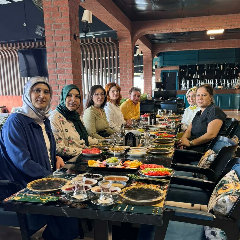 Siirt Kadın Girişimciler İcra Kurul üyeleri ile kahvaltıda biraraya gelerek istişare yapıldı. Ardından Eylül ayı toplantısı yapıldı.
<a href="/guvenkuzu56/">Güven Kuzu</a> 
<a href="/focalapkulu/">Fuat Özgür Çalapkulu</a> 
<a href="/SiirtTSO/">Siirt TSO</a>