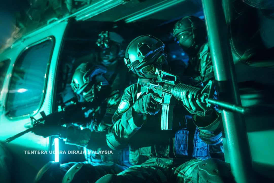 Marchfoward's tweet photo. Nampaknya Media Tentera Udara Diraja Malaysia(TUDM) dah menuju ke hadapan sangat sangat 

Gambar terbaru dari latihan Pasukan Khas TUDM Sempena Hari Angkatan Tentera Malaysia ke 91 

Latihan dijalankan membabitkan operasi menyelamat dan serangan tempur udara 

Teruskan usaha ini TUDM

Tentera Darat boleh terus lah ambik tips dari TUDM ni

TLDM pun power cuma ke belakang sikit dari TUDM