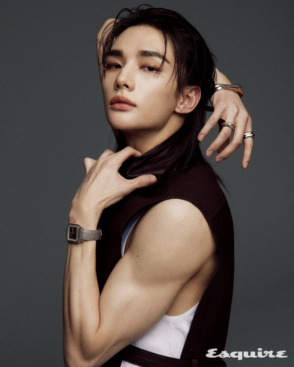 viraltakes's tweet image. Hyunjin of Stray Kids looks ethereal for Esquire Korea.