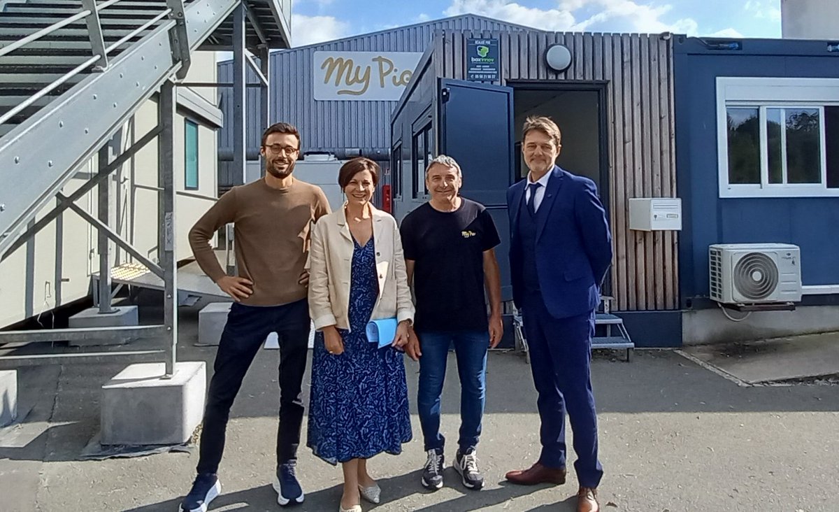 [19/09] Marie-Aimée Gaspari, préfète de la #Mayenne et Arnaud Benoit, sous-préfet de Mayenne ont visité l'entreprise My Pie à #Gorron, spécialisée dans le prêt-à-manger chaud 🍕🥧🍽️.
La société mayennaise fait partie de la 3⃣ème promotion du dispositif ETIncelles, piloté par la