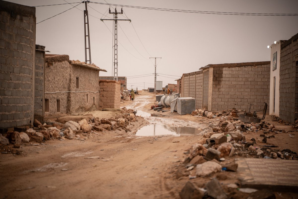 ⛈️With films like Desert PhosFATE (Mohamed Sleiman), #FiSahara has long been raising awareness about the effects of #ClimateChange in Sahrawi refugee camps. The torrential rains of recent days now leave us with these images from the Smara camp. 
#ToResistIsToWin 🇪🇭