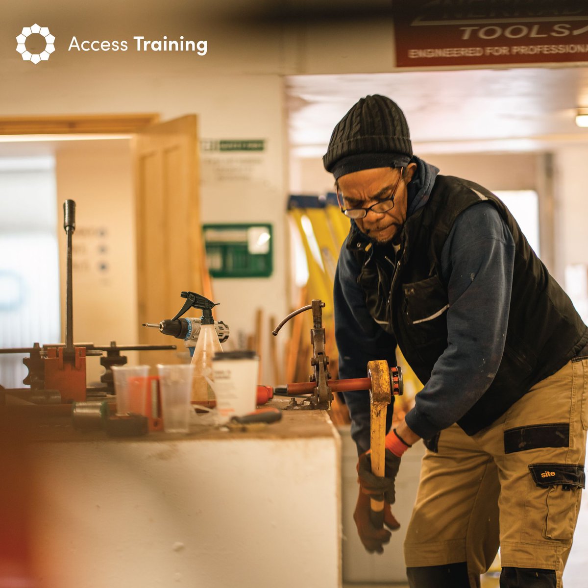 ATAcademiesUK's tweet photo. There are many pros to becoming a self-employed tradie. Freedom over your time and earning potential are just a couple. Our blog from July will help you understand some of the things you should consider before taking the leap. Read on 💡 https://t.co/Xn9Bxappwu https://t.co/iGyts4pFJE