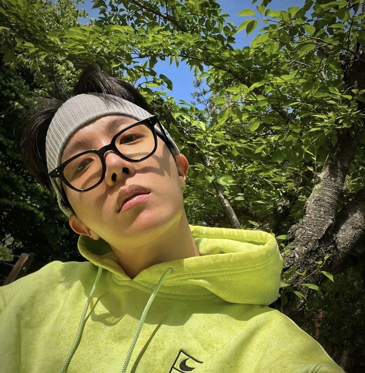مهمه ریپ و ریت بزنین برای هوسوک !!

BEST HEADLINER J-HOPE
HOBIPALOOZA
WE LOVE YOU HOBI
OUR PRIDE HOSEOK 
OUR FOREVER ARTIST JHOPE 
WAITING FOR HOBI