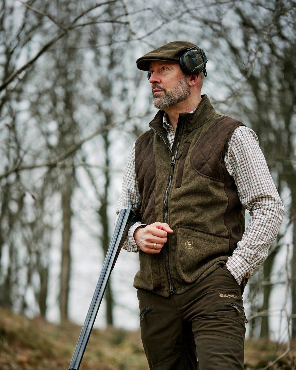Stay sharp and keep comfortable in the field in heritage hunting style with the functional Gamekeeper Shooting Waistcoat: bit.ly/3T4CjYy

#Deerhunter #deerhunter_eu #shootingwaistcoat #huntingheritage #performancewear