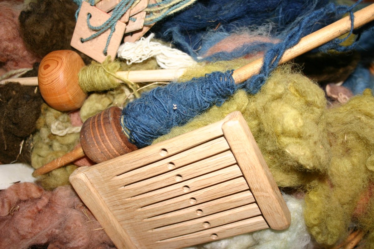 Join us for an adult craft workshop on either Wednesday 13 OR Saturday 16 November for an introduction to the ancient crafts of drop spinning and simple weaving, using a handheld heddle loom. Materials and tools included! More details at: cromwellmuseum.org/events/filter?…