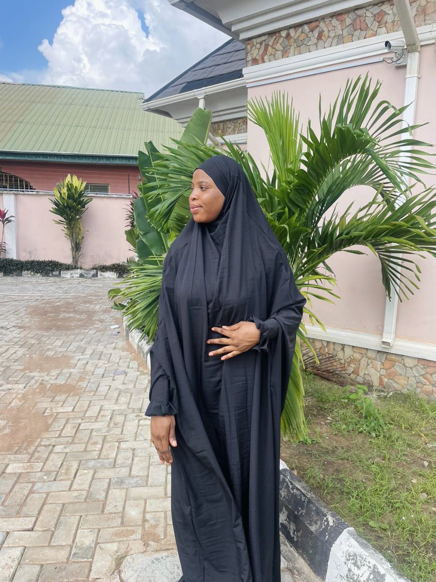 zeemade_it's tweet photo. If this pop on your tl please retweet 🙏.

Soft,breathable crepe fabric and sleek. Upgrade your modest fashion with our “Aisha Jilbab”.🖤❤️💜

🏷️ 10,000NGN.
Location;ilorin (Nationwide delivery). https://t.co/XoDIW7NyQ5